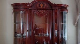 Vitrina Clásica Marquetería Madera y Cristal