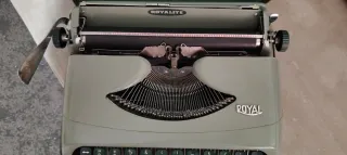 Macchina da scrivere Royalite vintage