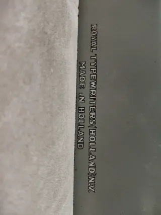 Macchina da scrivere Royalite vintage