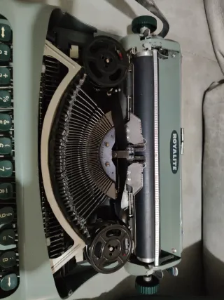 Macchina da scrivere Royalite vintage