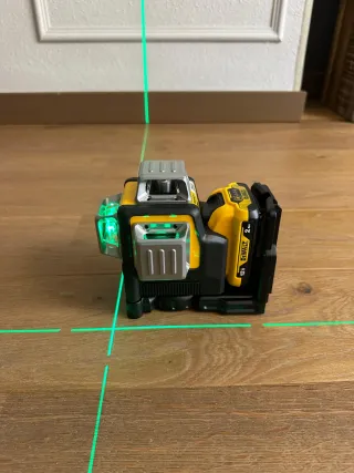 Nivel Láser DeWalt DW089LG Verde