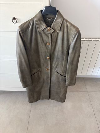 Chaqueta de piel gris verdoso