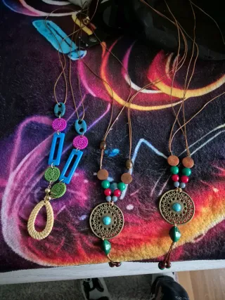 Colgantes artesanales con cuentas