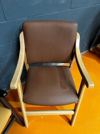 Sillas de madera y tela especiales jeriatria (6ud)