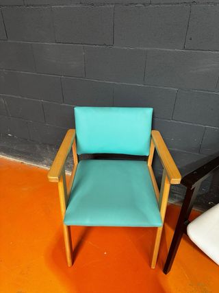 Sillas de madera y tela especiales jeriatria (6ud)