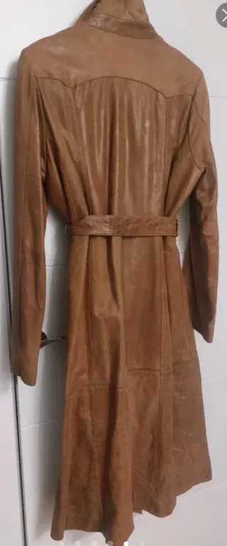 Abrigo largo de piel marrón. T.44