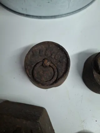 Lote 5 pesas antiguas, la más grande 1 kg