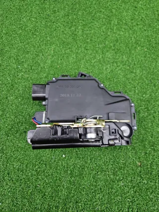 Cerradura puerta delantera izquierda