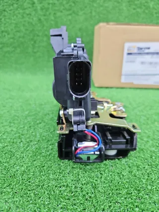 Cerradura puerta delantera izquierda