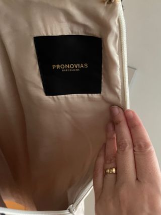 Vestido Pronovias corto invitada beige y negro