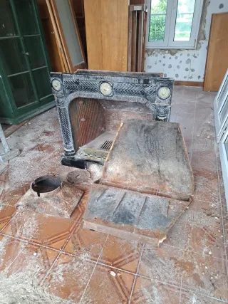 Chimenea Hierro Hergóm Negra y Dorada