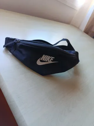 Riñonera Nike Negra