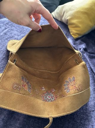 Bolso Ante Marrón Flores Bordadas