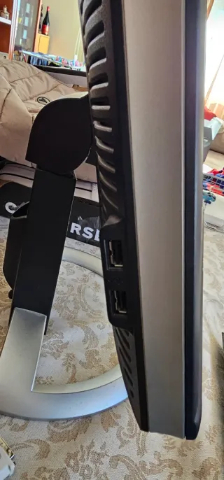 Monitor Dell Negro y Plateado