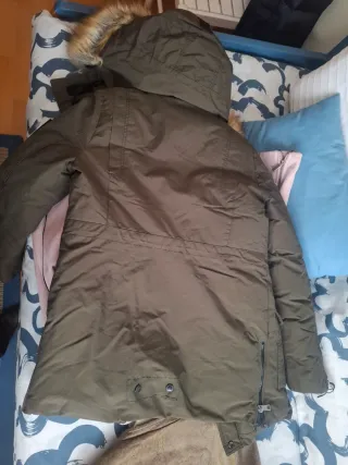 Abrigo verde militar Bershka pelo talla S.