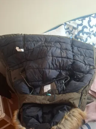 Abrigo verde militar Bershka pelo talla S.