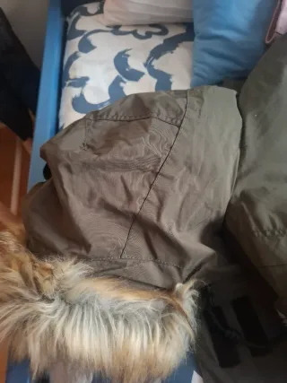 Abrigo verde militar Bershka pelo talla S.