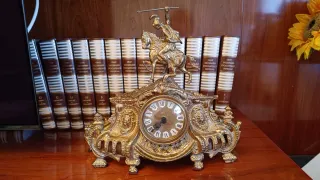 Reloj de época de bronce