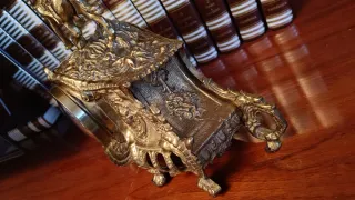 Reloj de época de bronce