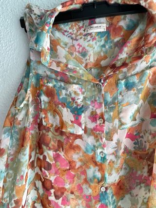 Blusa sin mangas Pull&Bear floral Talla M tie dye