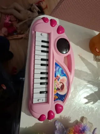 Juegos desarrollo infantil, cubo y piano