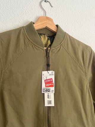 Chaqueta Bomber Pull&Bear Reversible Verde Talla S
