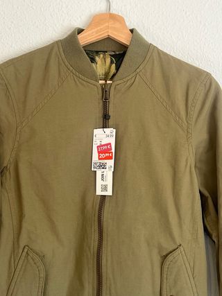 Chaqueta Bomber Pull&Bear Reversible Verde Talla S