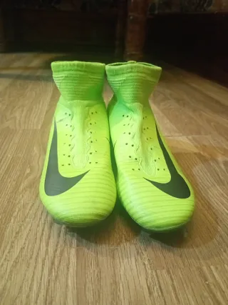Botas de fútbol Nike Mercurial césped