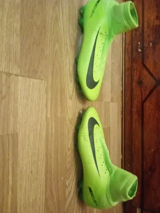 Botas de fútbol Nike Mercurial césped