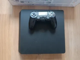 PS4 (PlayStation 4) Negra + Mando + Juego