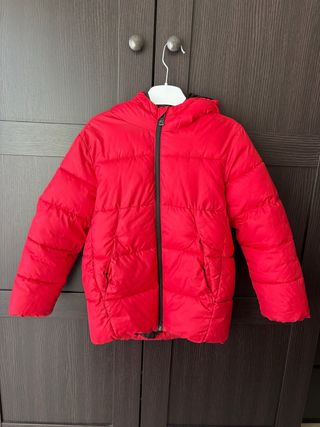 Cazadora acolchada plumífera roja Talla 7/8 años