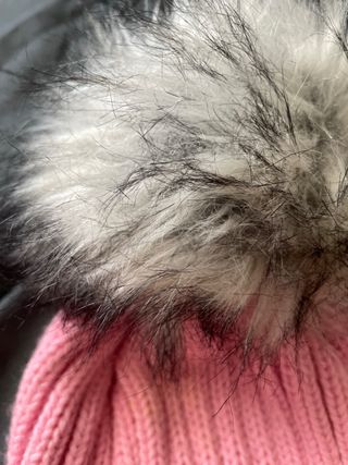 Gorro de invierno rosa con pompón