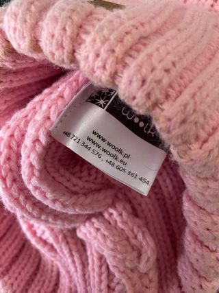 Gorro de invierno rosa con pompón