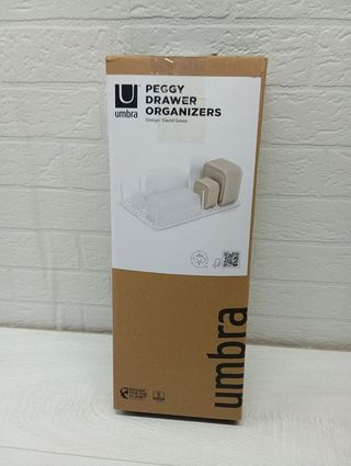 Vassoio organizzatore Umbra Peggy per uso in credenze