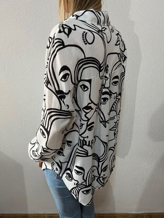 Blusa Estampada Caras Blanco y Negro Talla XXL