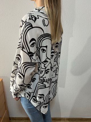 Blusa Estampada Caras Blanco y Negro Talla XXL