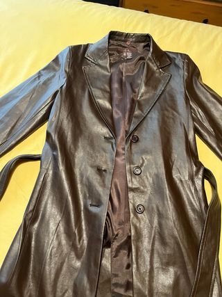 Abrigo efecto piel Zara