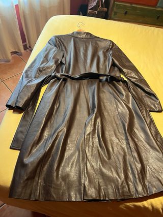 Abrigo efecto piel Zara