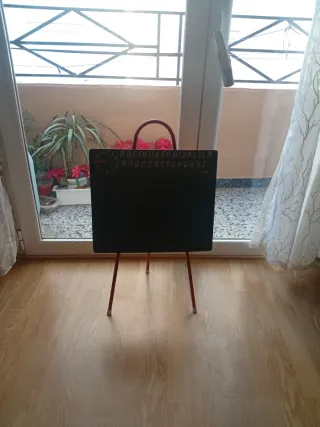 Pizarra infantil ABC con caballete