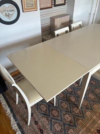Mesa de comedor blanca