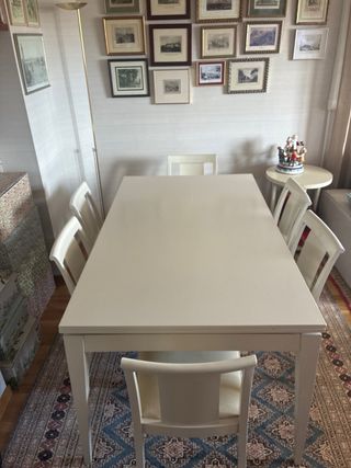 Mesa de comedor blanca