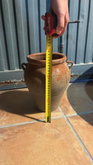 Tinaja de barro antigua