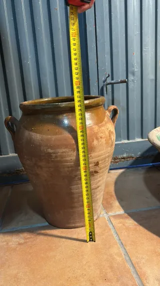 Tinaja de barro antigua