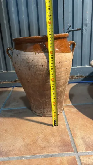 Tinaja de barro antigua