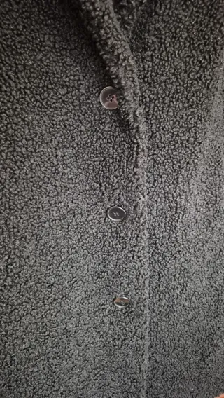 Abrigo negro de pelo sintético Borreguito