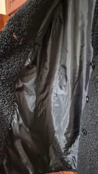 Abrigo negro de pelo sintético Borreguito