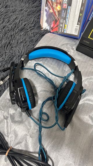 PS4 1TB Negra + Cascos y 9 juegos