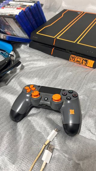 PS4 1TB Negra + Cascos y 9 juegos