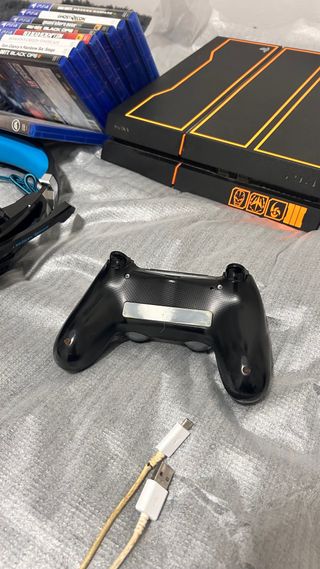 PS4 1TB Negra + Cascos y 9 juegos
