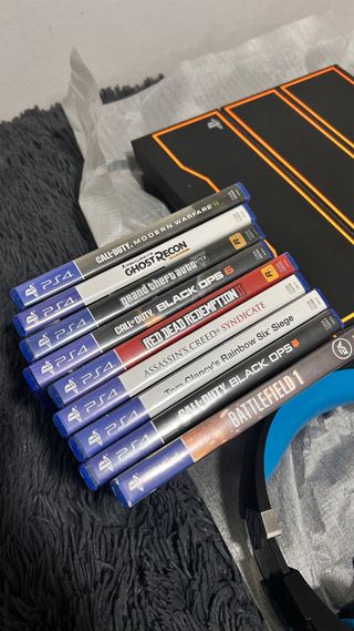 PS4 1TB Negra + Cascos y 9 juegos